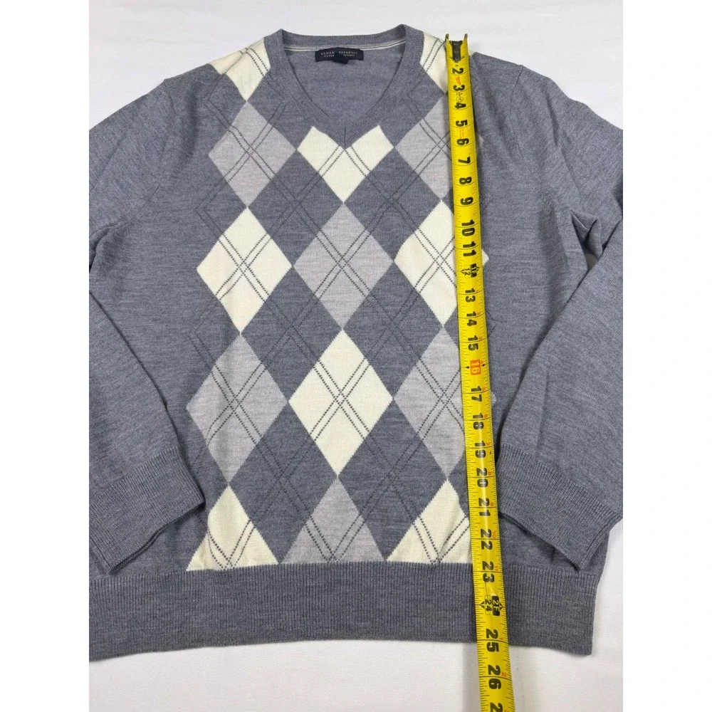 Banana Republic Mens Grey Argyle V-Neck Extra Fine Merino Wool Sweater‎ Large